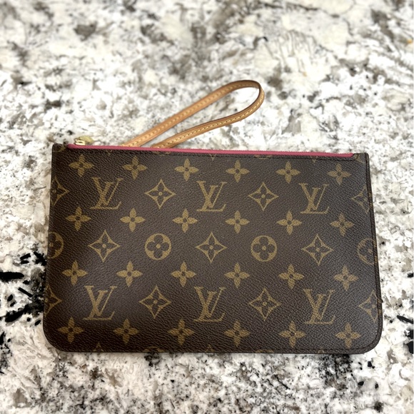 LOUIS VUITTON MONOGRAM WRISTLET! - Picture 1 of 5